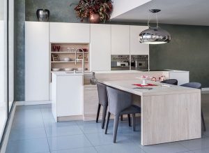 Muebles de cocina de líneas puras y minimalistas. Sierra noroeste de Madrid.