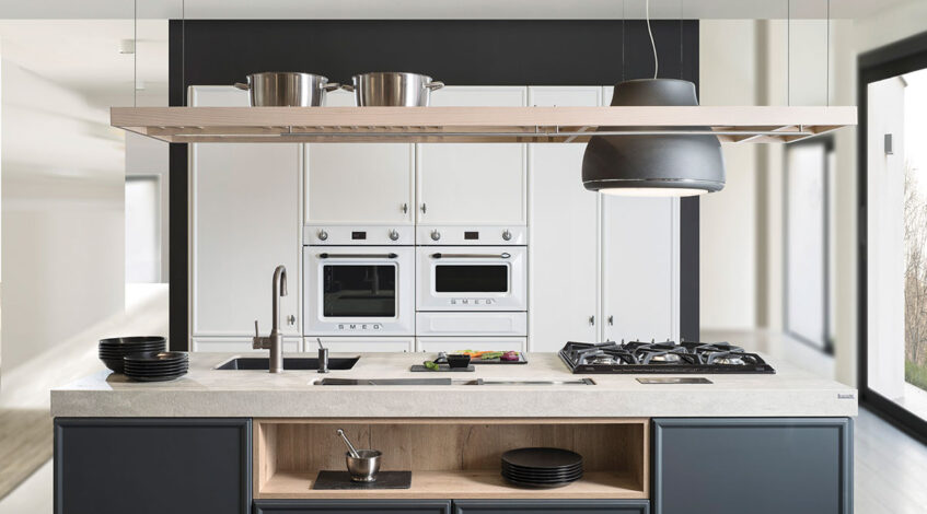 Muebles para una cocina pequeña ¿Tienes una cocina pequeña y no sabes cómo aprovechar el espacio? No te preocupes: en Esil de Alba somos expertos en ofrecer soluciones a medida con muebles de cocina funcionales, modernos y elegantes. Porque una cocina reducida no tiene por qué renunciar al diseño ni a la comodidad.
En este artículo te damos las mejores ideas para elegir muebles para una cocina pequeña y convertir tu espacio en un lugar práctico y con estilo.