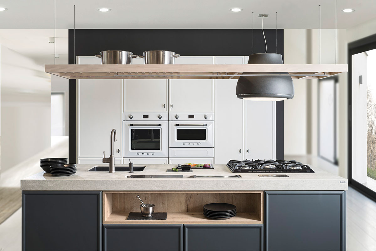 ¿Tienes una cocina pequeña y no sabes cómo aprovechar el espacio? No te preocupes: en Esil de Alba somos expertos en ofrecer soluciones a medida con muebles de cocina funcionales, modernos y elegantes. Porque una cocina reducida no tiene por qué renunciar al diseño ni a la comodidad.

En este artículo te damos las mejores ideas para elegir muebles para una cocina pequeña y convertir tu espacio en un lugar práctico y con estilo.