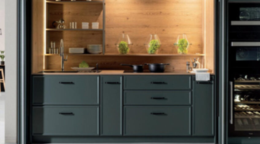 Diseñar una cocina pequeña puede parecer un reto, pero con los muebles adecuados es posible crear un espacio funcional, cómodo y lleno de estilo. En Esil de Alba te ayudamos a sacar el máximo partido a cada metro cuadrado con nuestros muebles para cocinas pequeñas, diseñados a medida y con soluciones inteligentes de almacenamiento.