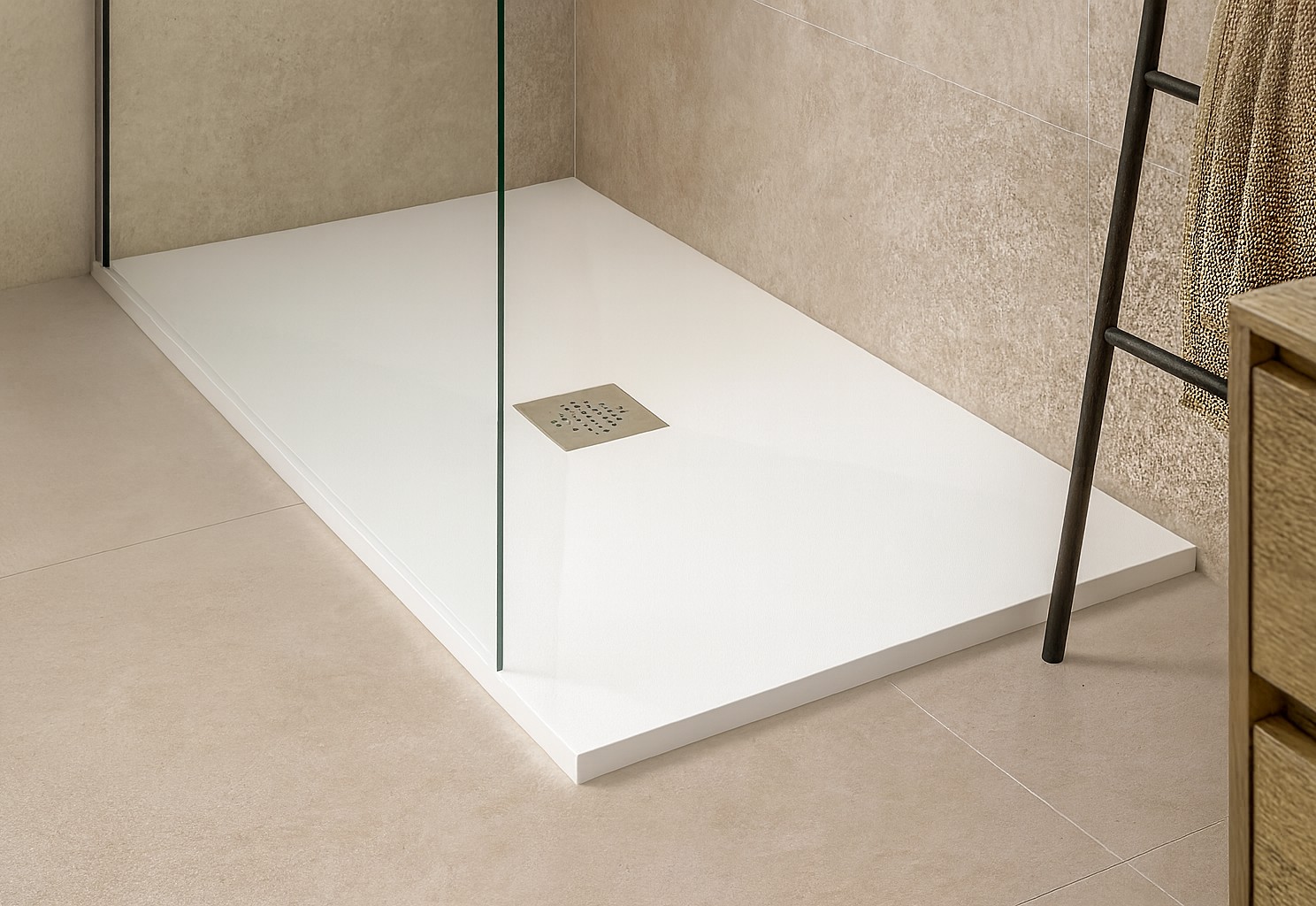 Por qué cada vez más hogares lo eligen

En los últimos años, la demanda de platos de ducha ha crecido de forma notable, y no es casualidad. En Esil de Alba, donde asesoramos a diario a clientes que buscan renovar su baño, vemos cómo esta opción se ha convertido en una de las favoritas gracias a su funcionalidad y diseño actual. Sin embargo, es importante destacar que tanto los platos de ducha como las bañeras y otras soluciones tienen su propio lugar, dependiendo del estilo de vida y las necesidades de cada hogar.