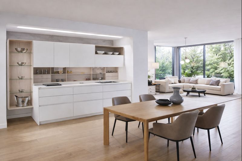 Diseño, funcionalidad y personalidad.

La cocina continúa consolidándose como uno de los espacios más importantes del hogar. En 2026, las tendencias en cocinas y muebles de cocina apuestan por entornos más vividos, funcionales y personalizados, donde el diseño y la practicidad conviven en equilibrio.

En Esil de Alba analizamos las claves que marcarán las cocinas del próximo año y que ya empiezan a verse en proyectos actuales.