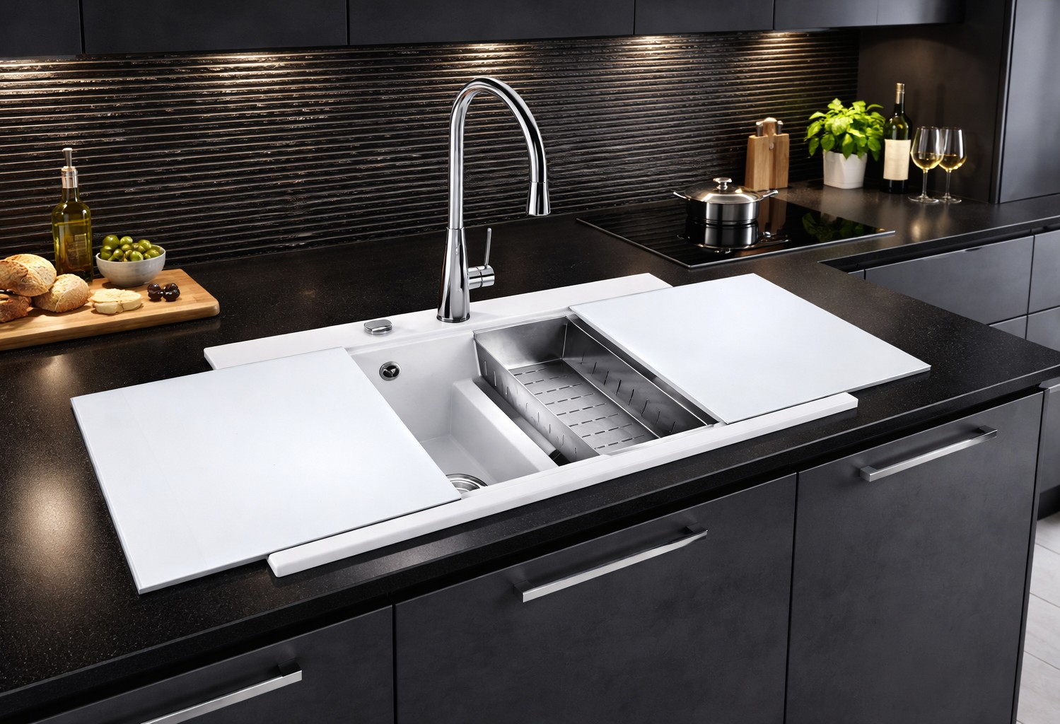 Fregaderos y grifos de cocina: funcionalidad, diseño y tendencias El fregadero y el grifo son dos de los elementos más utilizados en la cocina y, al mismo tiempo, piezas clave para definir su ergonomía y estética. Una elección adecuada mejora la comodidad diaria, optimiza el trabajo y aporta coherencia al diseño del espacio. En Esil de Alba entendemos que estos elementos deben combinar resistencia, funcionalidad y estilo.