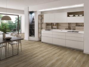 Suelo de gres porcelánico para la cocina acabado madera
